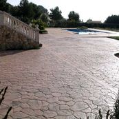 Colocaciones Pavigrup S.L. piscina con piso en piedra irregular