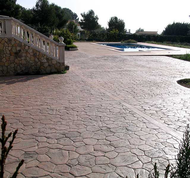 Colocaciones Pavigrup S.L. piscina con piso en piedra irregular